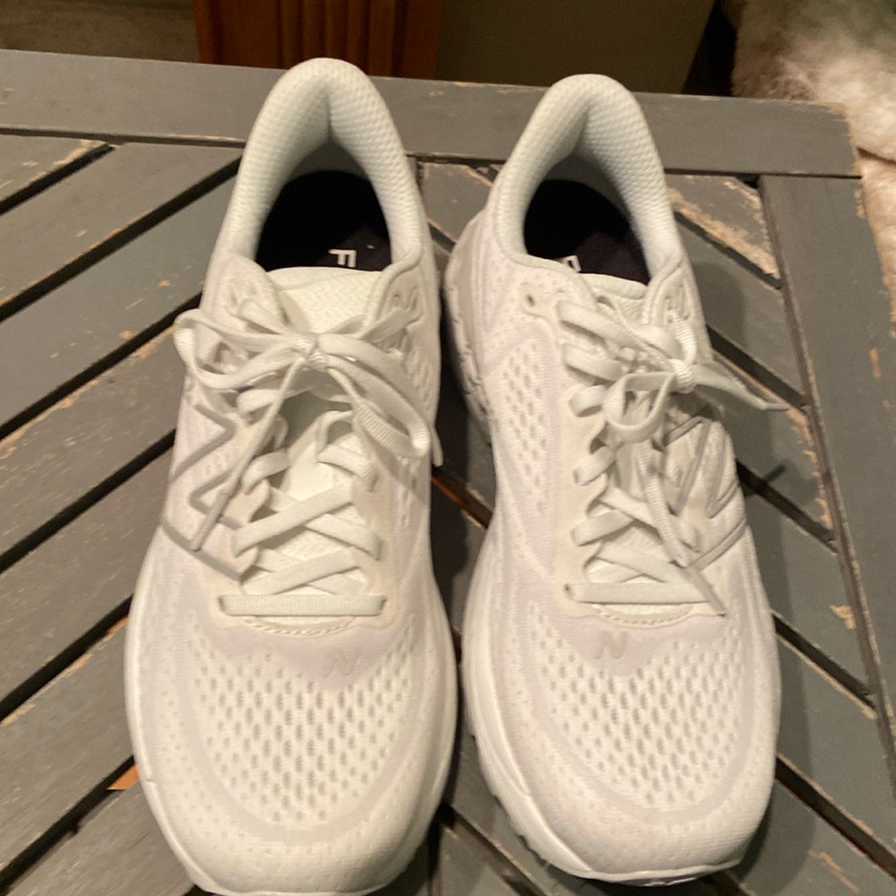 New Balance women’s sneakers 880s size 8.5